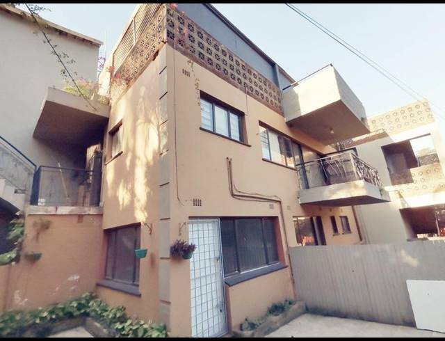 10 BEDROOM HOUSE FOR SALE IN CLARE HILLS